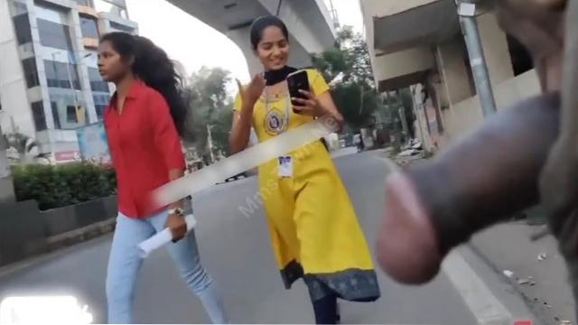 Horny Guy Flash Cock Infront Of College Girls Leak